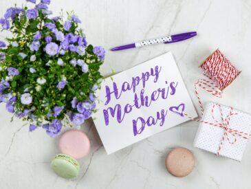 mother's day flatlay photo with bouquet and macaroons