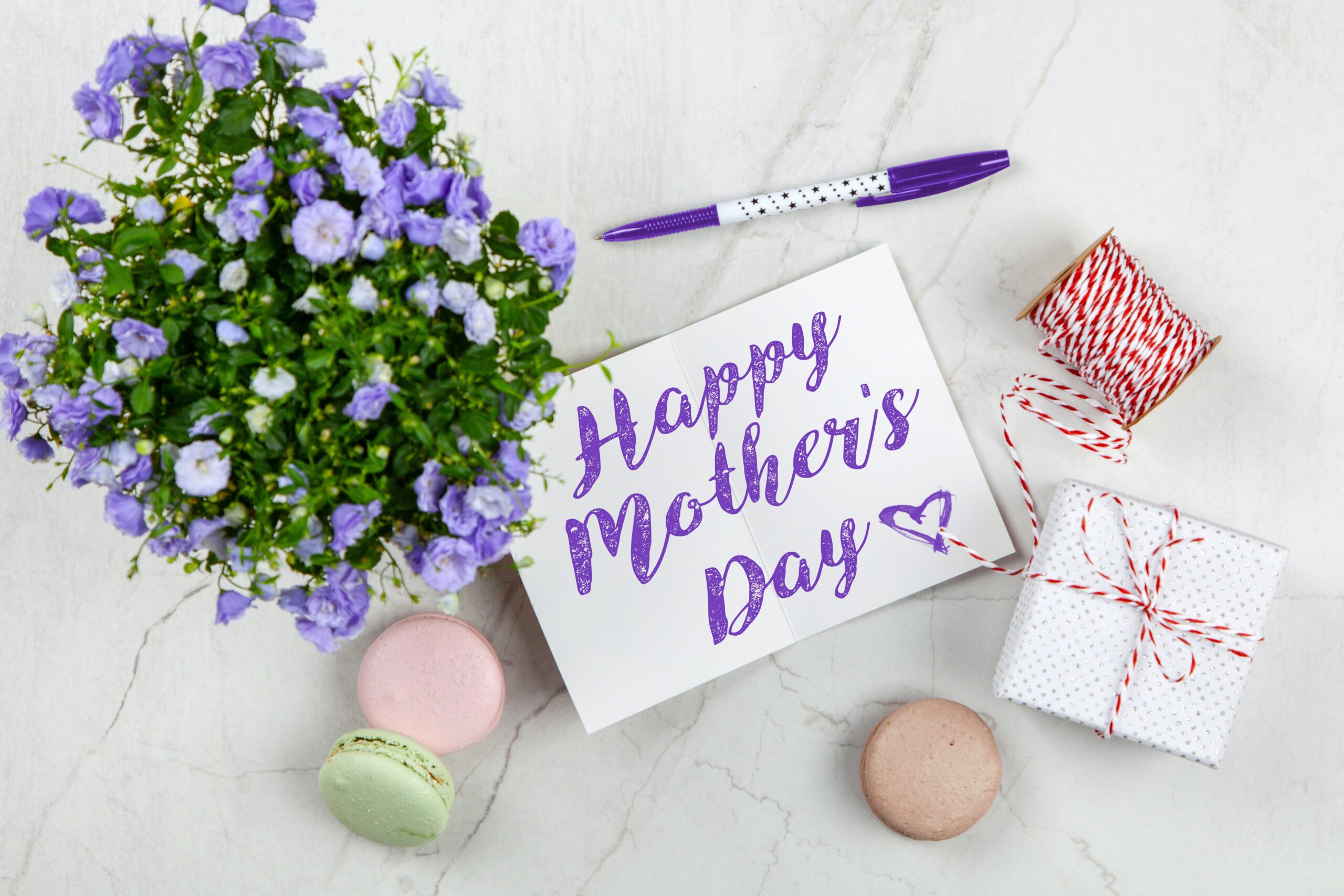 mother's day flatlay photo with bouquet and macaroons